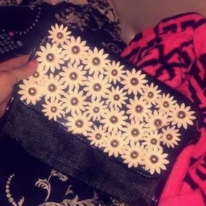 Daisy purse